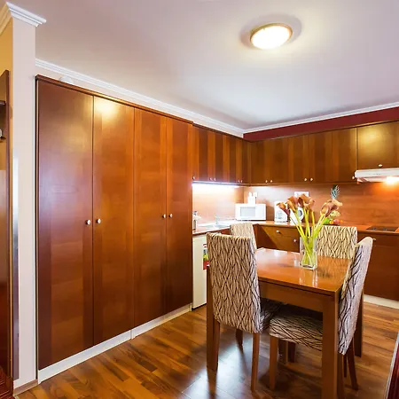 City Home Budapest Aparthotel 4*