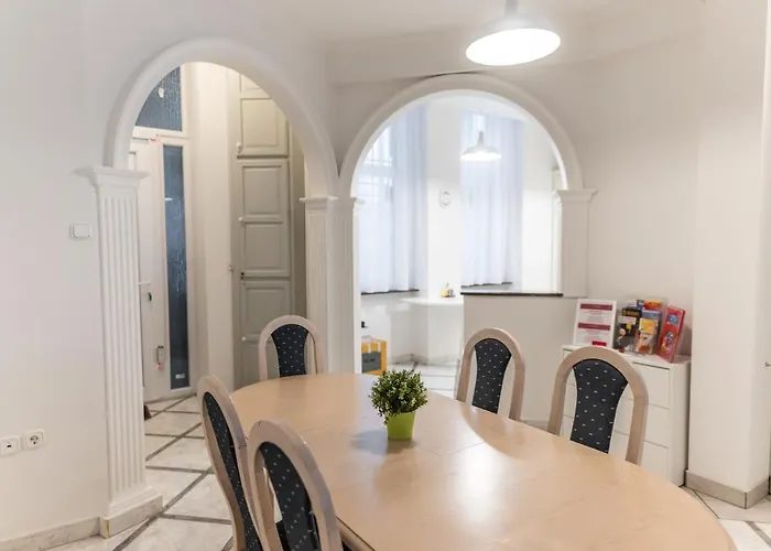 City Home Budapest Aparthotel 4*