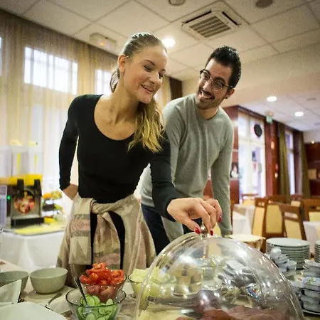 City Home Budapest Aparthotel 4*