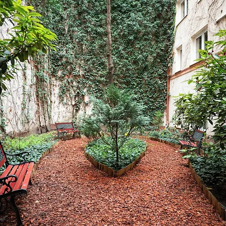 City Home Budapest Aparthotel 4*