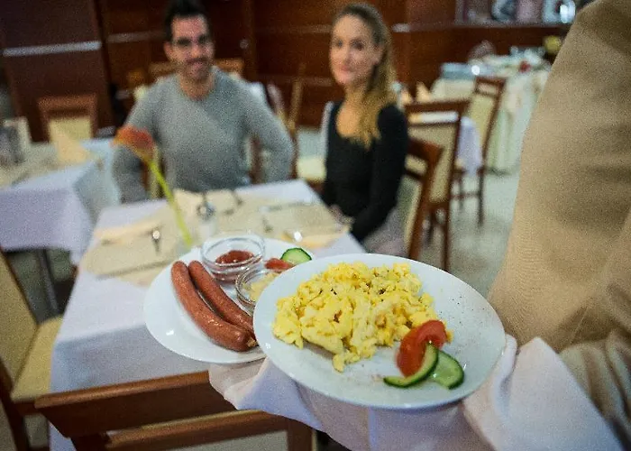 City Home Budapest Lägenhetshotell 4*