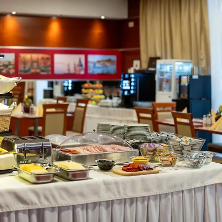 City-hotel Apartmanhotel 4*