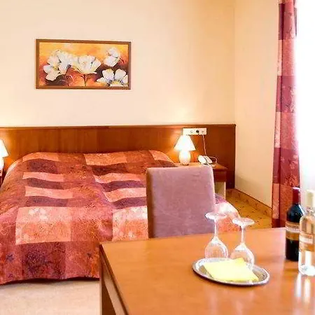 City Home Budapest Apart-hotel 4*